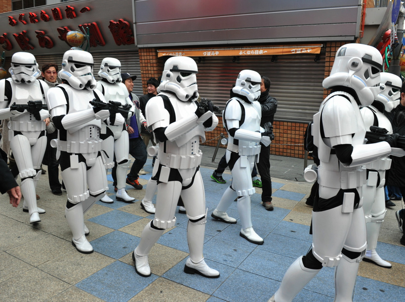 Illustration for article titled Darth Vader Invades South Osaka (Noooooooooo!)